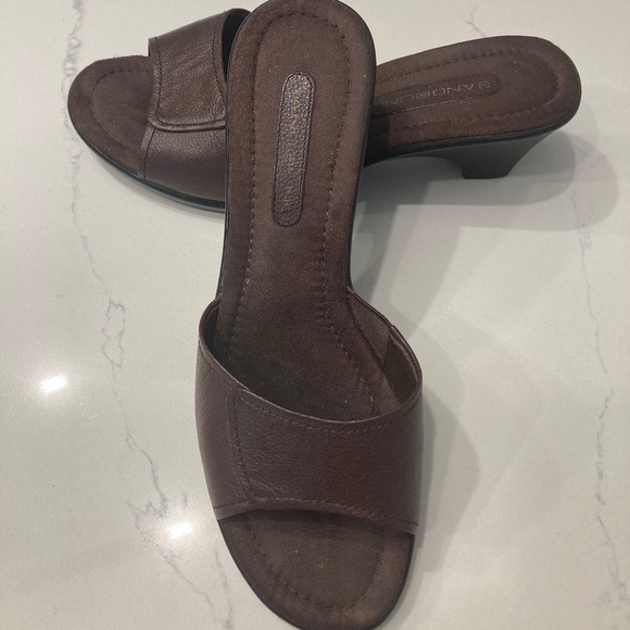 Used Brown Leather Size 8 Bandolino Sandals - Picture 1 of 5